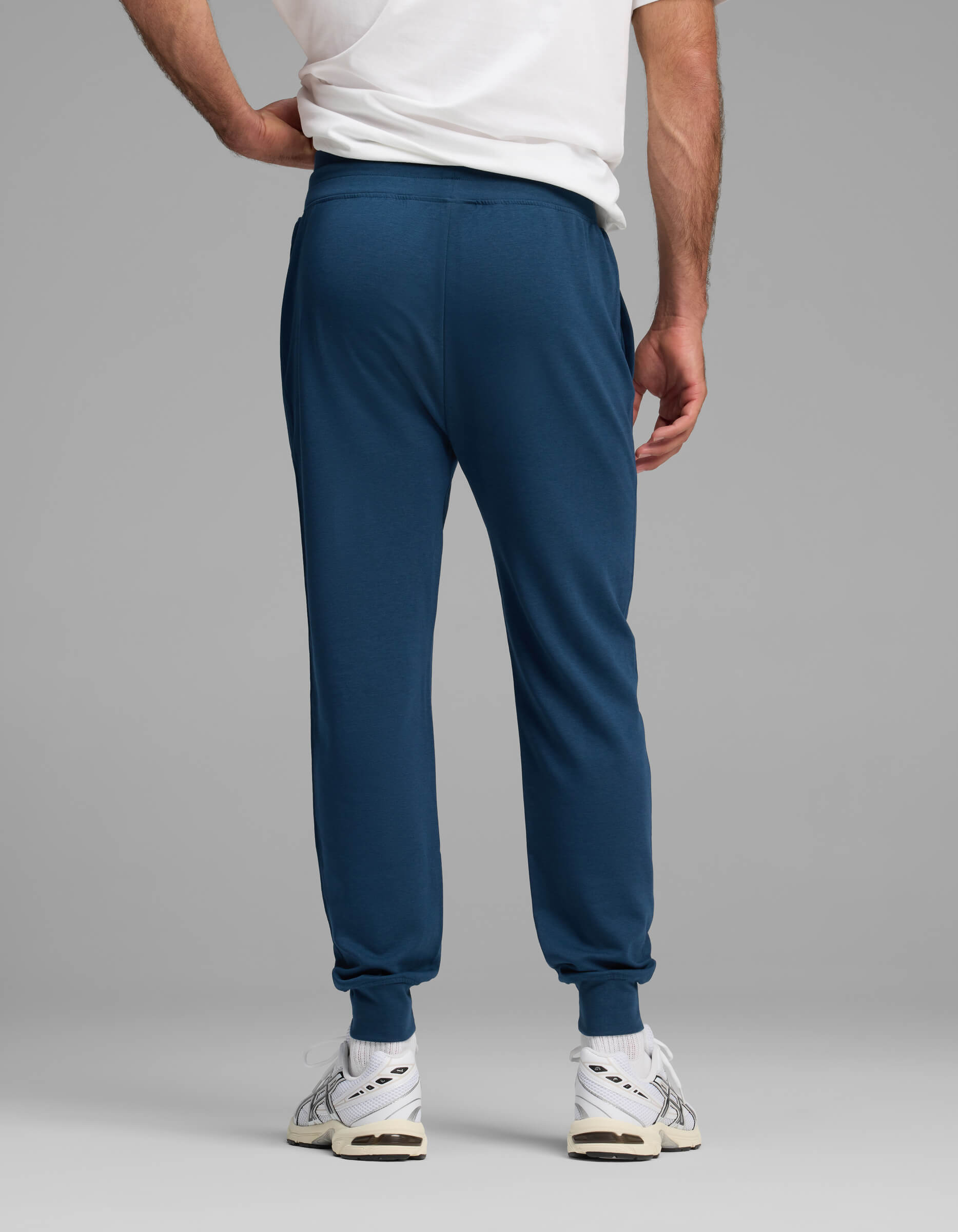 Men's Versa Jogger - Image 2